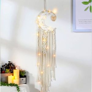 NWT crescent moon dreamcatcher - macramé